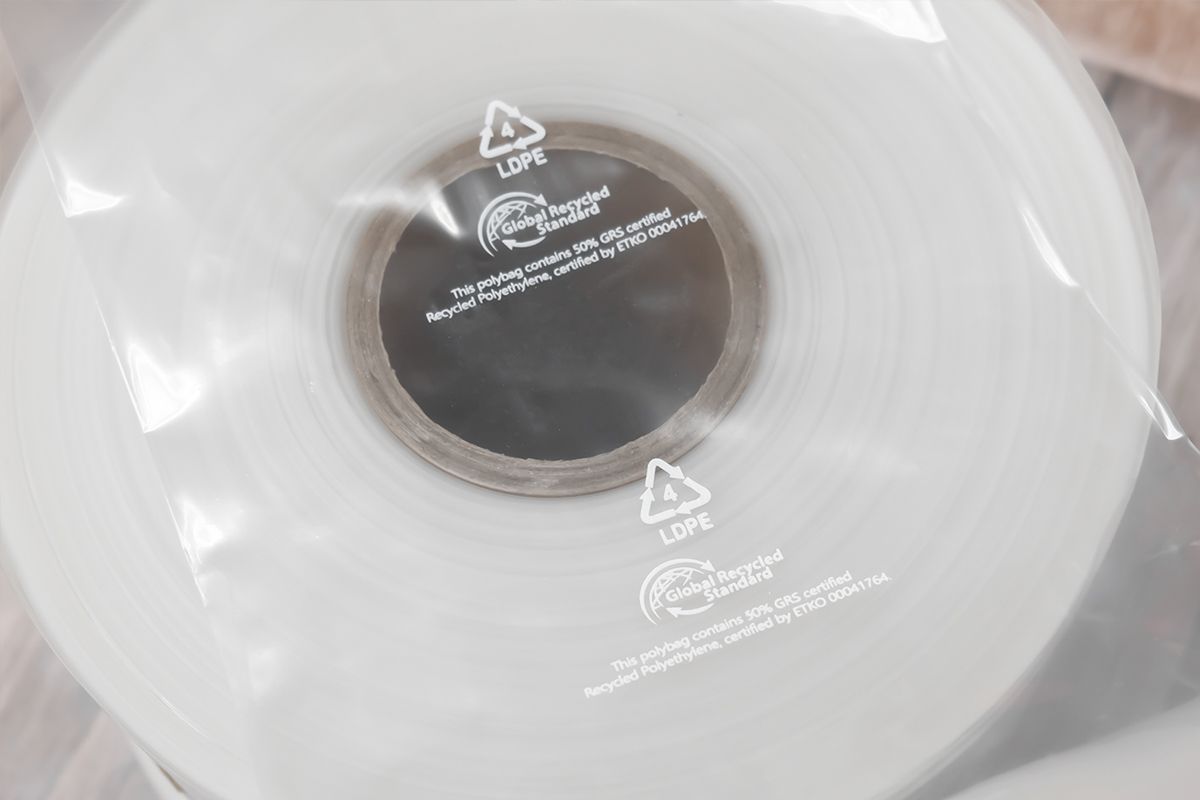 Schlauchfolie transparent aus PE-Folie 40 my 60 cm breit 450 lfm Schlauchfolie transparent aus PE-Folie 40 my 60 cm breit 450 lfm