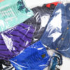 Bunte Textilien in transparenten Polybags