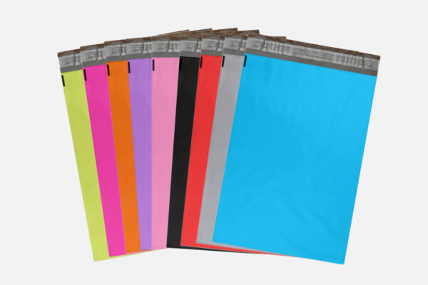 Farbige FOLIENMAILER® Versandtaschen nebeneinander aufgefächert