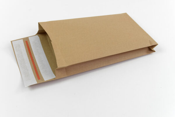 KRAFTMAILER® light Versandtasche aus Kraftpapier mit Seitenfalte und Klebestreifen