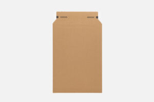 Versandtaschen aus brauner Wellpappe mit Selbstklebeverschluss