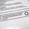 Nahaufnahme des Aufdrucks auf einer ECOBAGS® Textilverpackung mit Warnhinweis und Recyclingsymbol