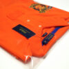 Orangefarbenes Poloshirt in einem Polybag Premium