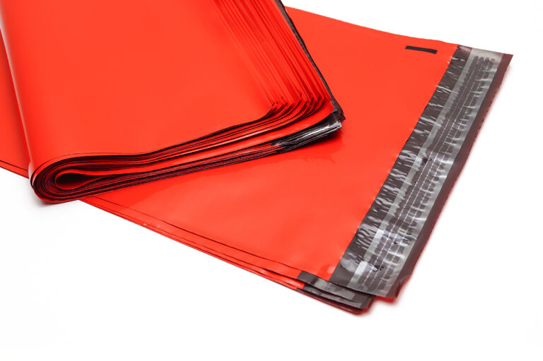 Farbige FOLIENMAILER® Versandtaschen aus recycelbarer Folie Rote FOLIENMAILER® Versandtaschen mit Selbstklebeverschluss