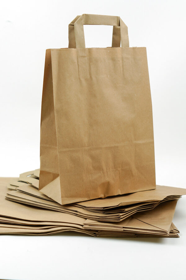 Tragetaschen aus Kraftpapier mit innenliegendem Flachhenkel